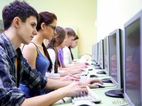 students-at-computers-in-a-lab